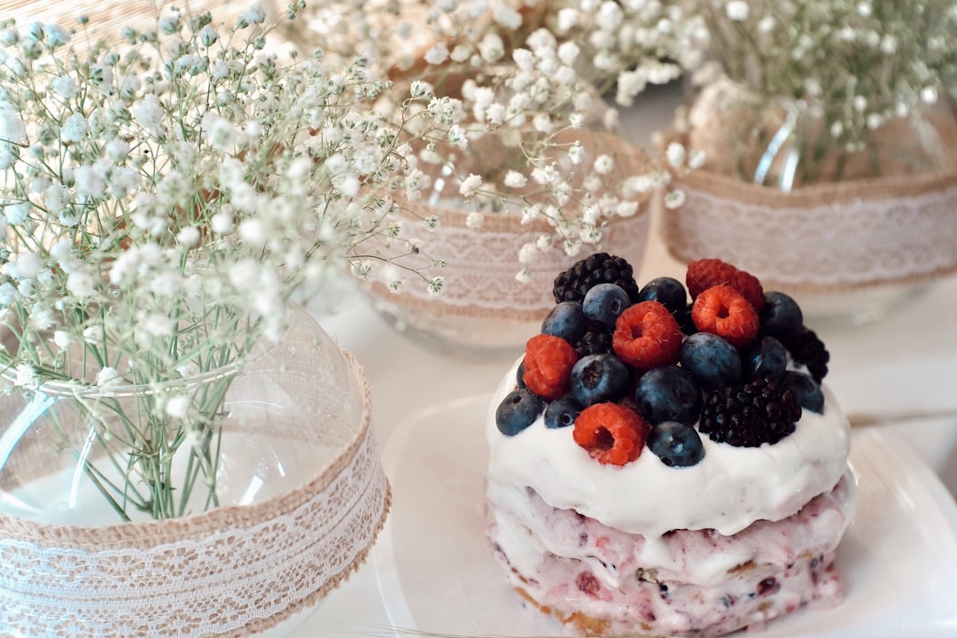 Small white cake topped with fresh berries, the simple size that works well for an apology cake or sorry cake gift in Los Angeles